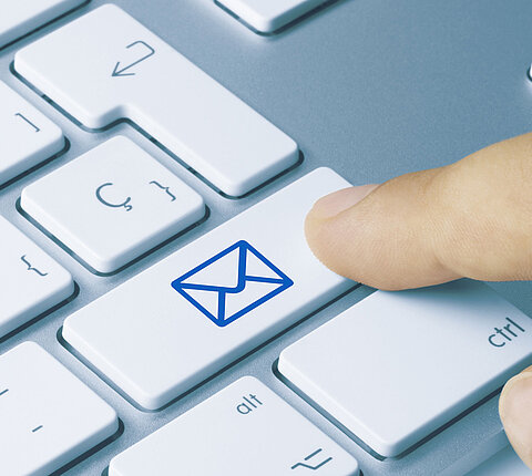 Eine Tastatur mit einer Mail Taste